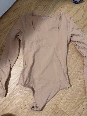 Abercrombie & Fitch Long-Sleeve Scoop Neck Bodysuit - Beige